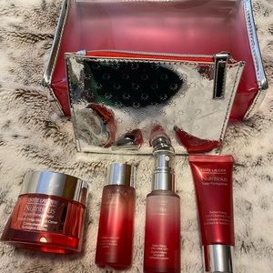 Este Lauder Suoer Pimegrante Set. New, Never Used.